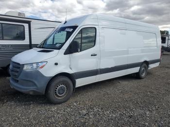  Salvage Mercedes-Benz Sprinter