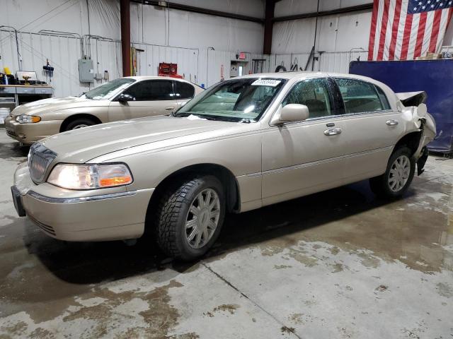  Salvage Lincoln Towncar