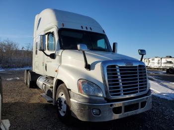  Salvage Freightliner Cascadia 1