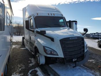  Salvage Freightliner Cascadia 1