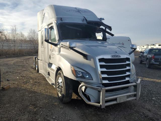  Salvage Freightliner Cascadia 1