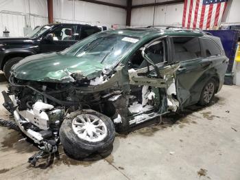  Salvage Toyota Sienna