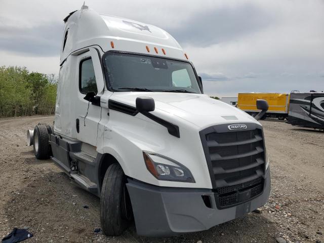  Salvage Freightliner Cascadia 1