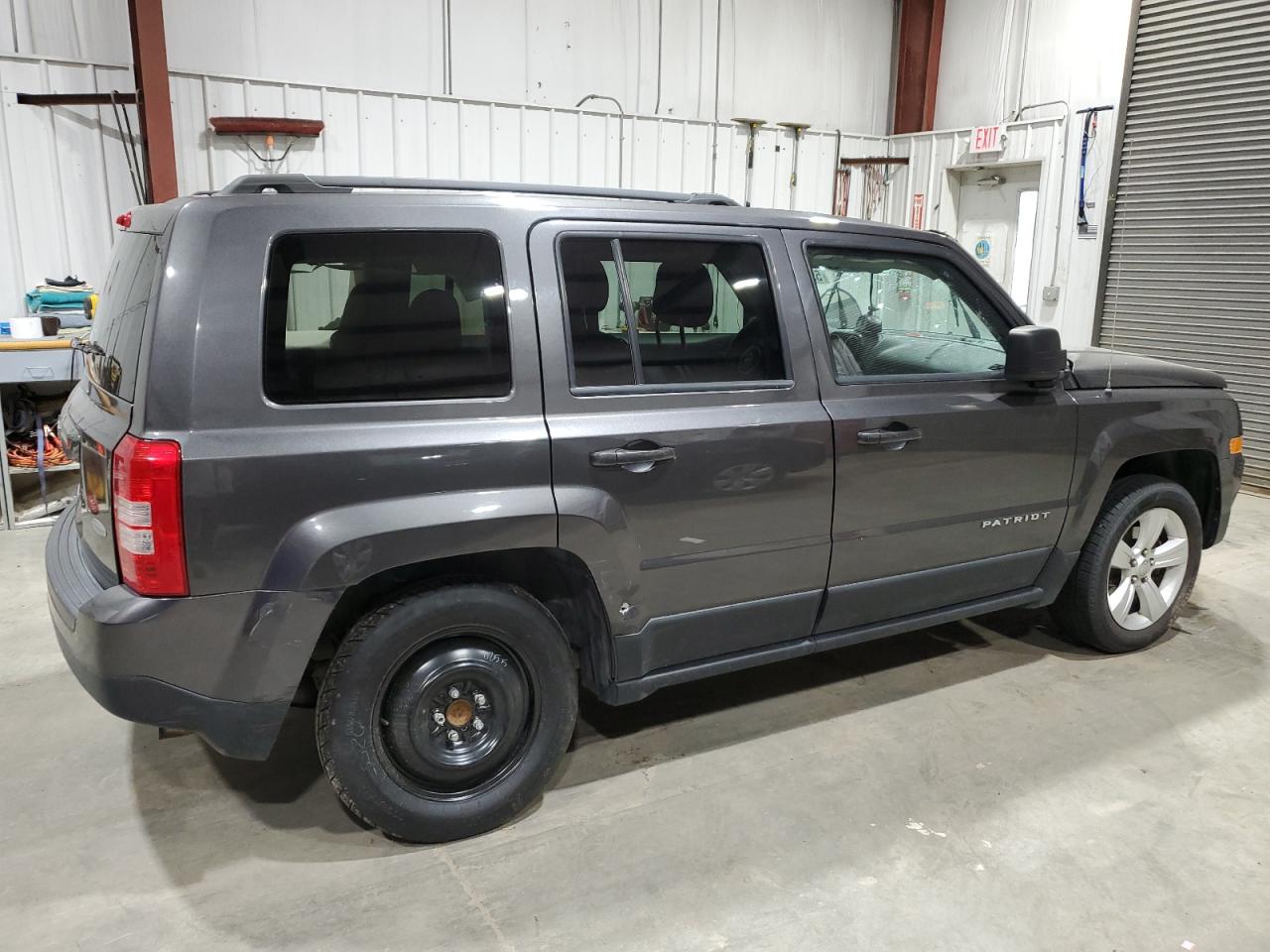 Jeep Patriot Latitude Image 11