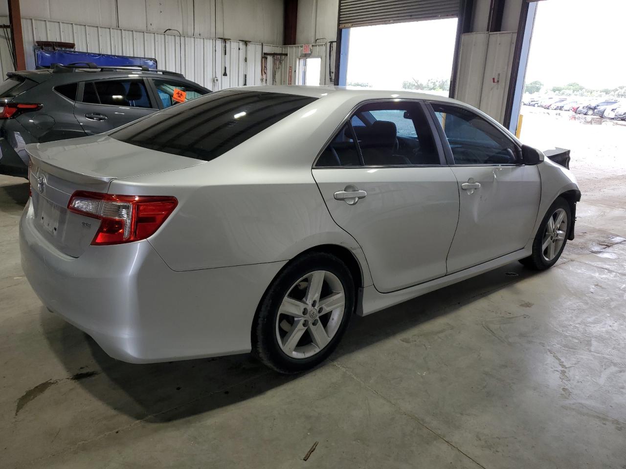 Toyota Camry L Image 6
