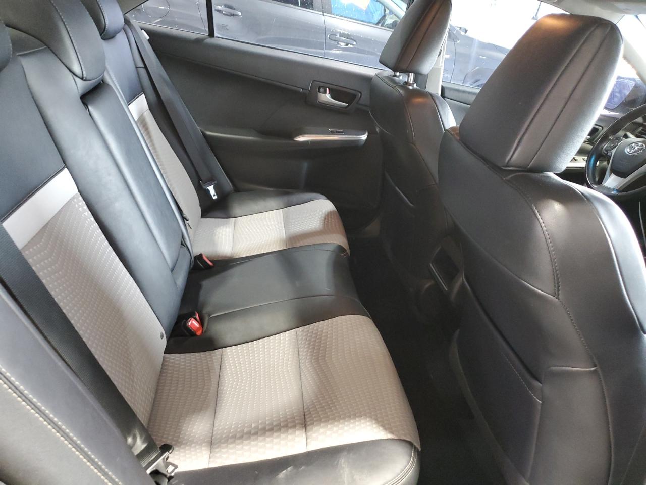 Toyota Camry L Image 8