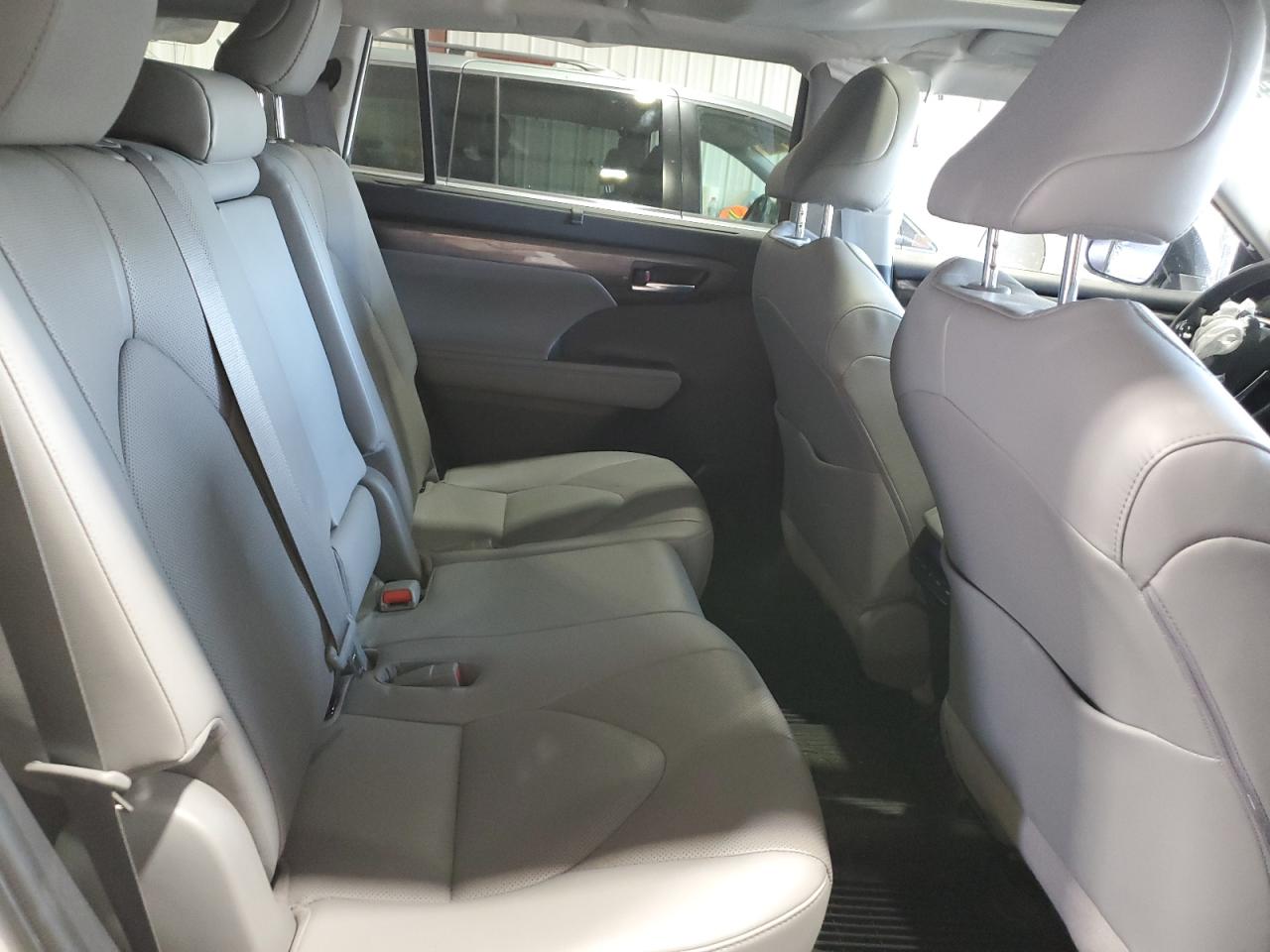 Toyota Highlander Limited Image 4