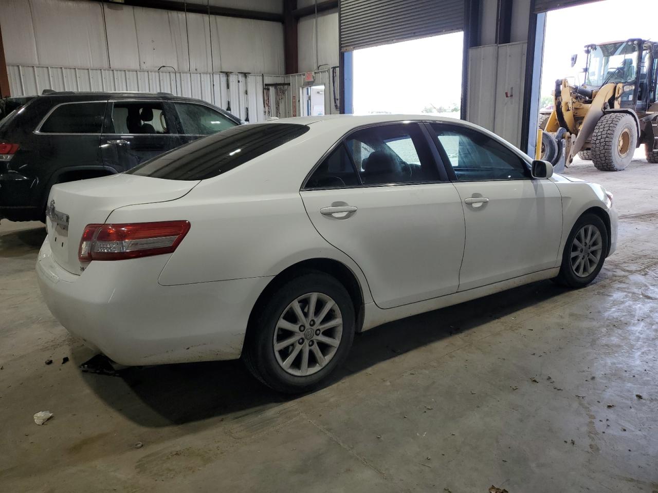 Toyota Camry Base Image 7