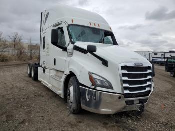  Salvage Freightliner Cascadia 1