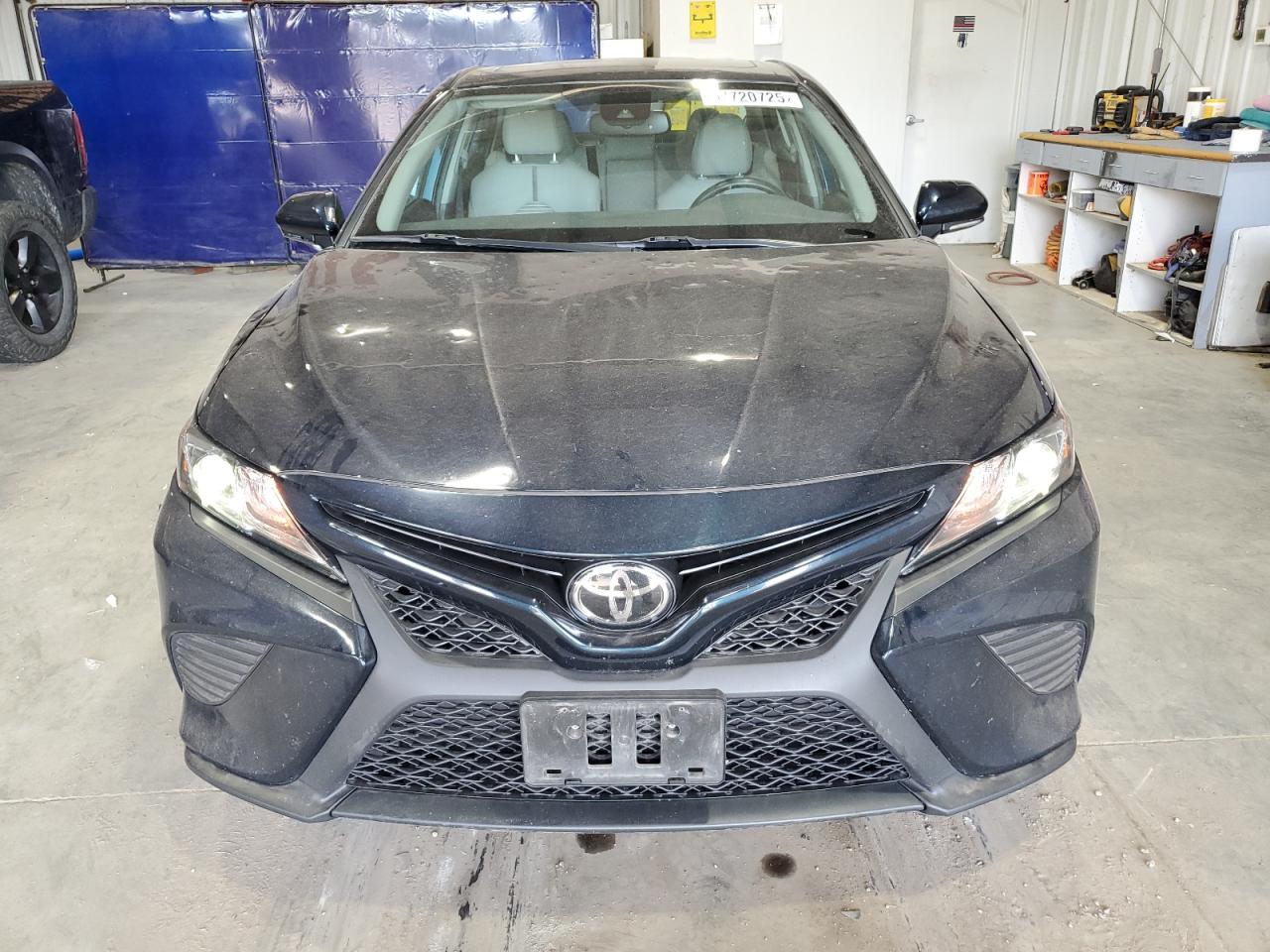 Toyota Camry L Image 12