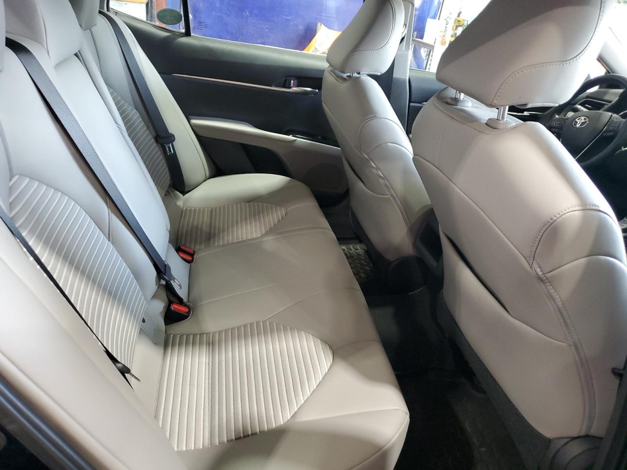 Toyota Camry L Image 8