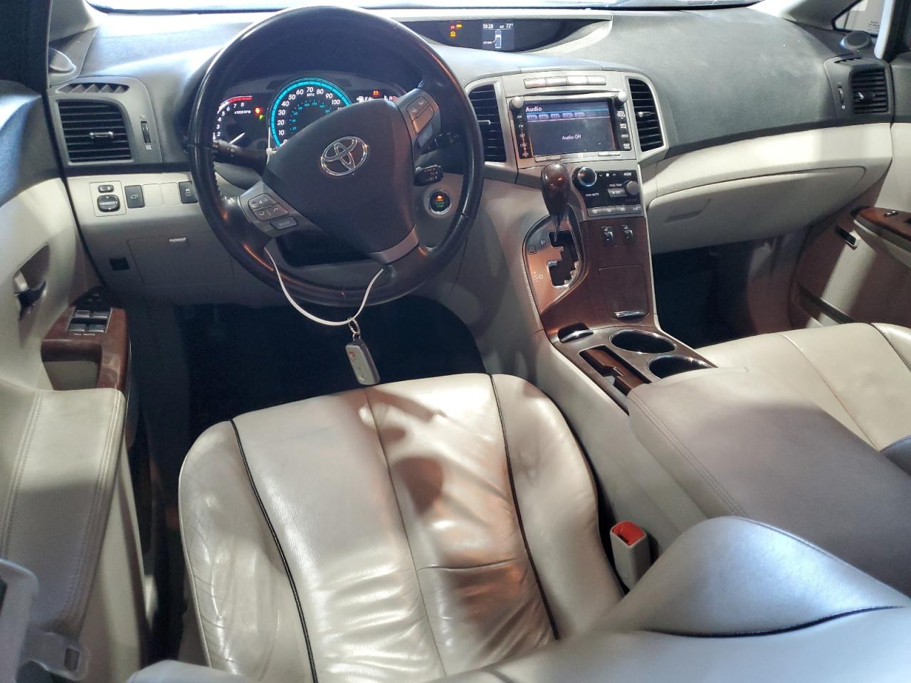 Toyota Venza Image 2