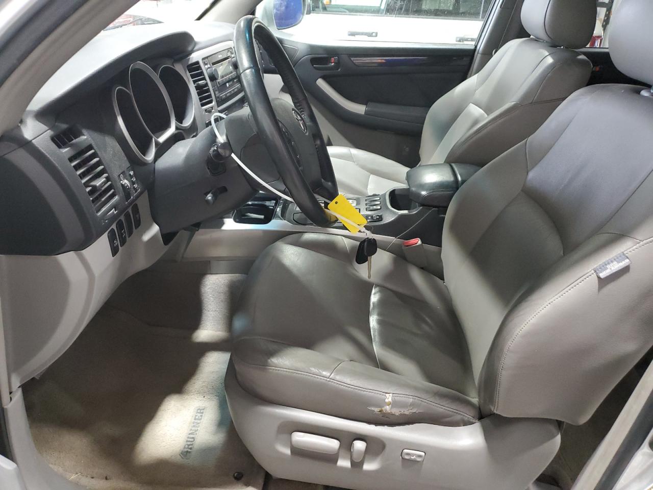 Toyota 4Runner Limited Image 2