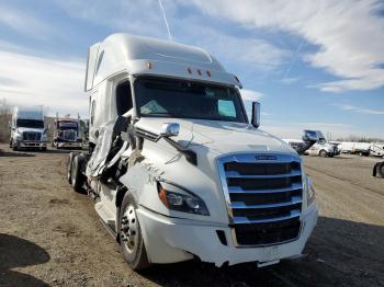  Salvage Freightliner Cascadia 1