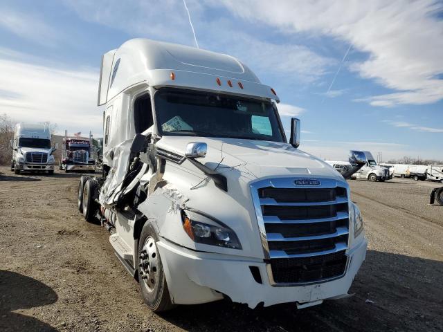  Salvage Freightliner Cascadia 1