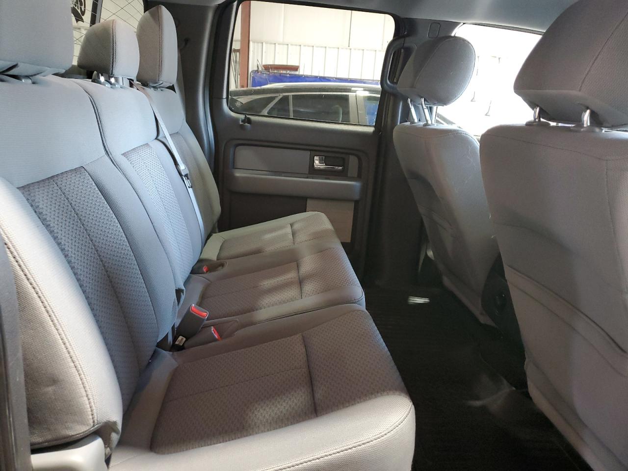 Ford F-150 Supercrew Image 6