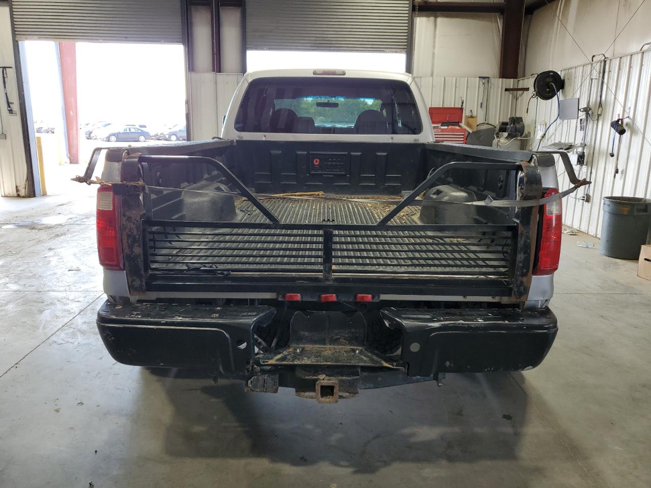 Ford F-350 Super Duty Image 8