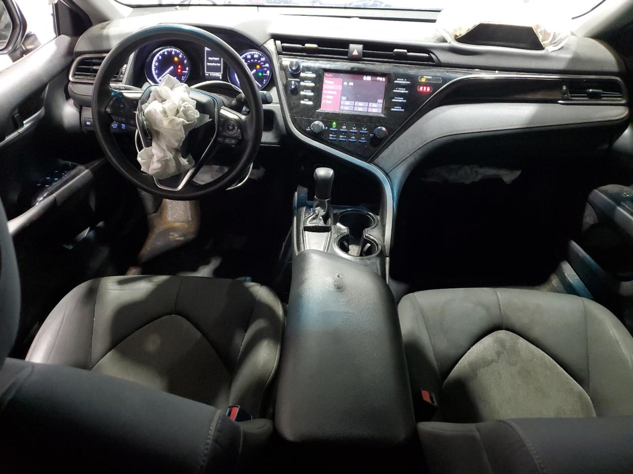 Toyota Camry L Image 3