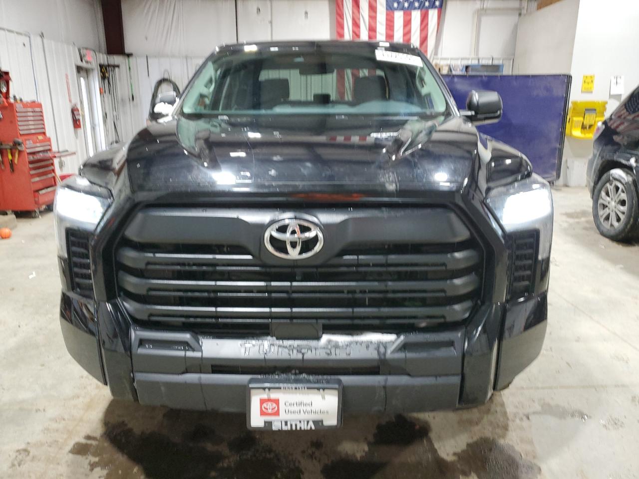Toyota Tundra Crewmax Sr Image 2