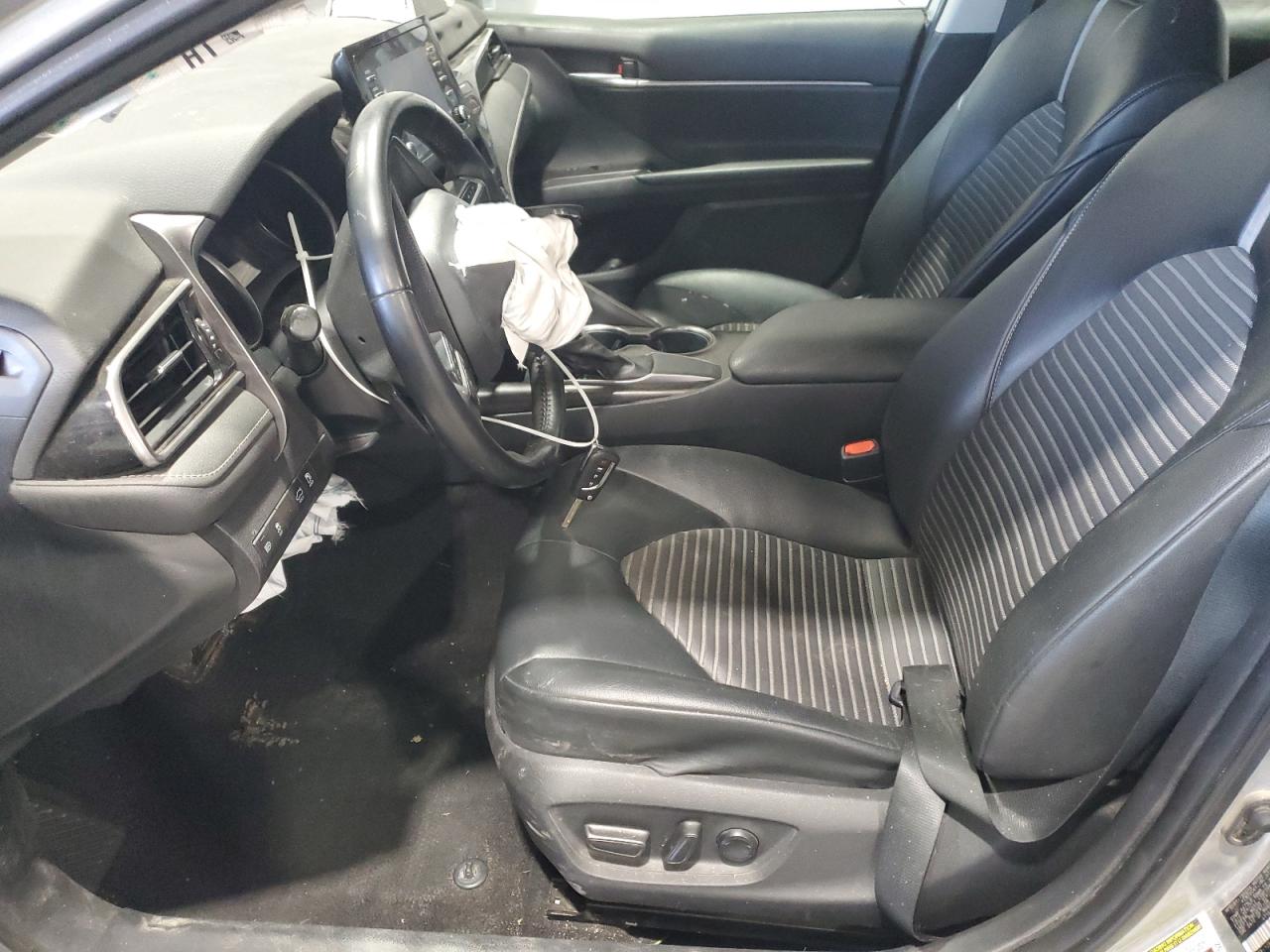 Toyota Camry Se Image 3