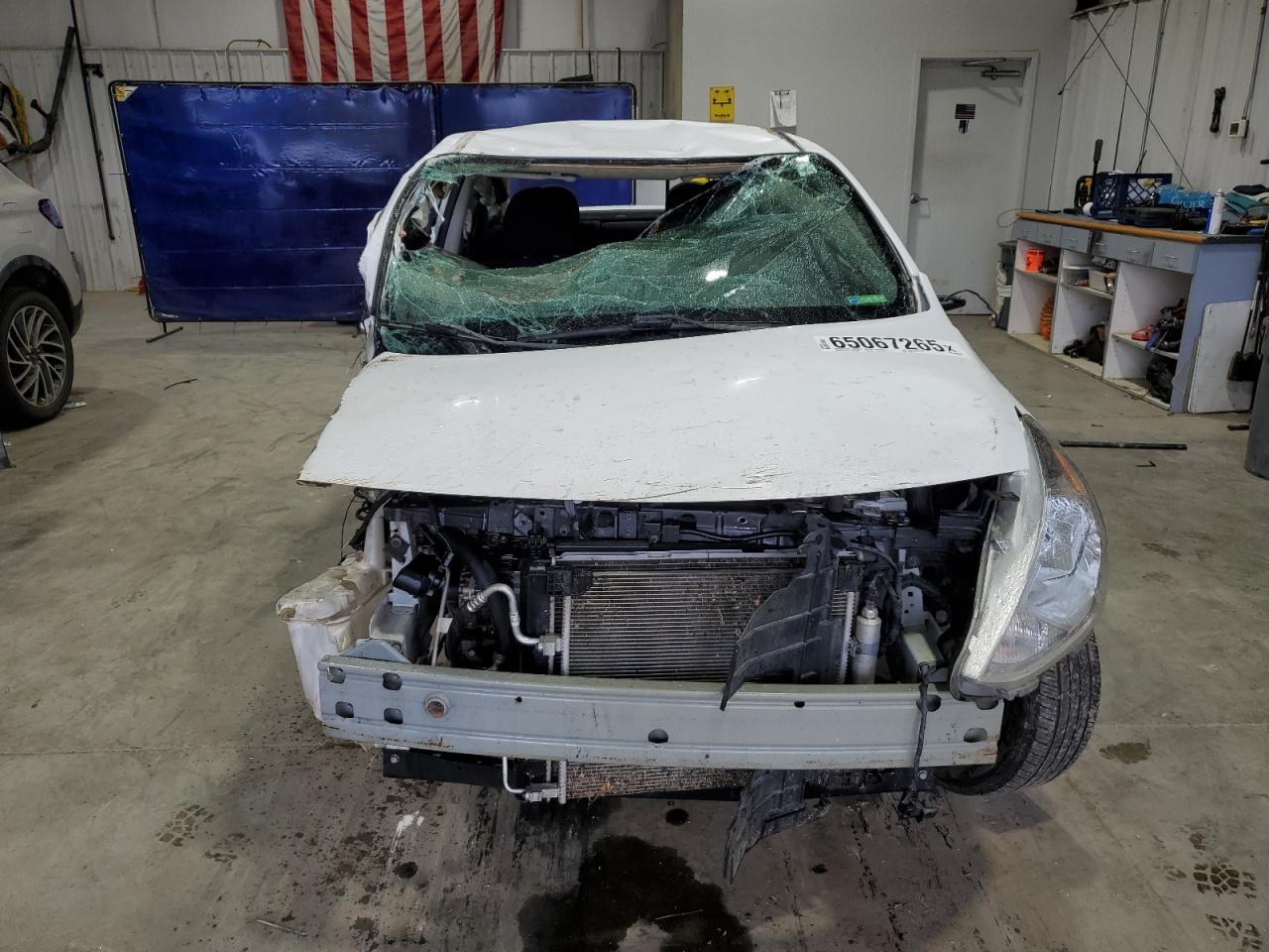 Nissan Versa S Image 9