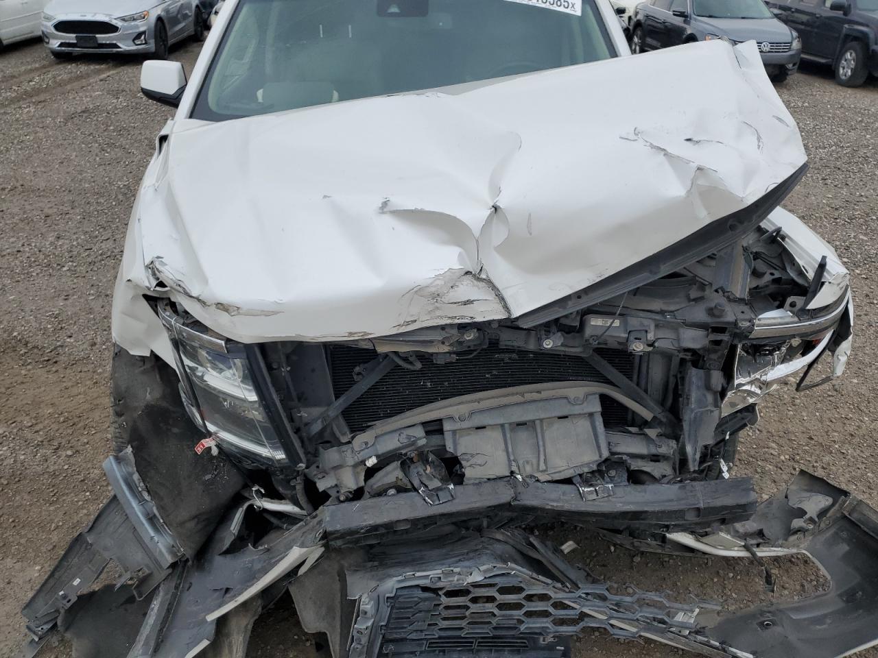 Chevrolet Suburban C1500 Lt Image 2