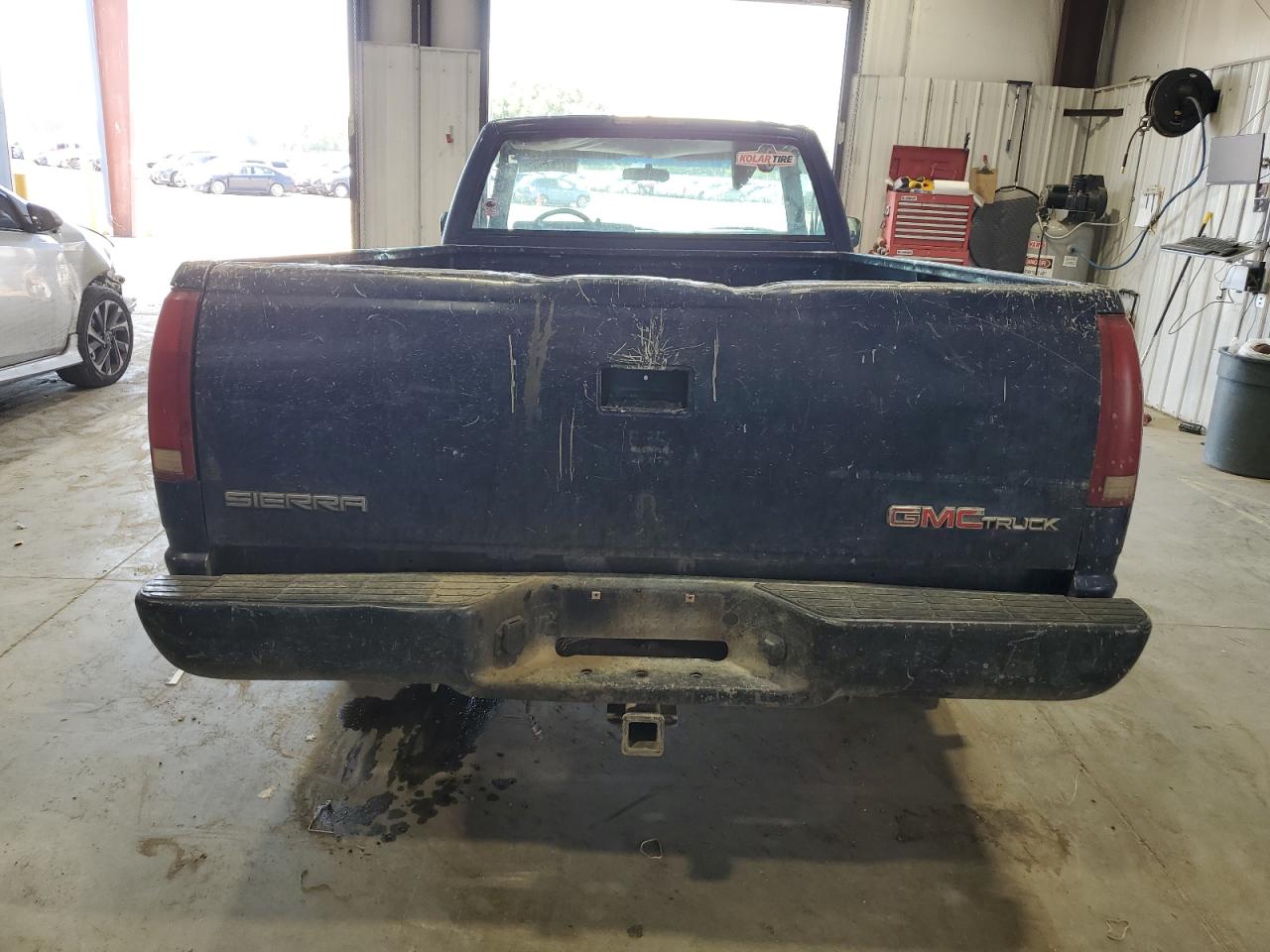 GMC Sierra C1500 Image 2