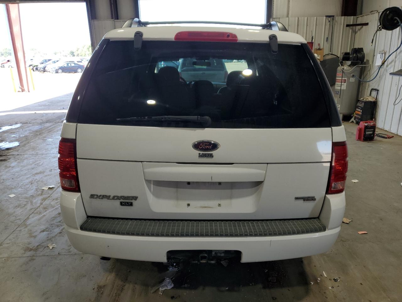 Ford Explorer Xlt Image 6