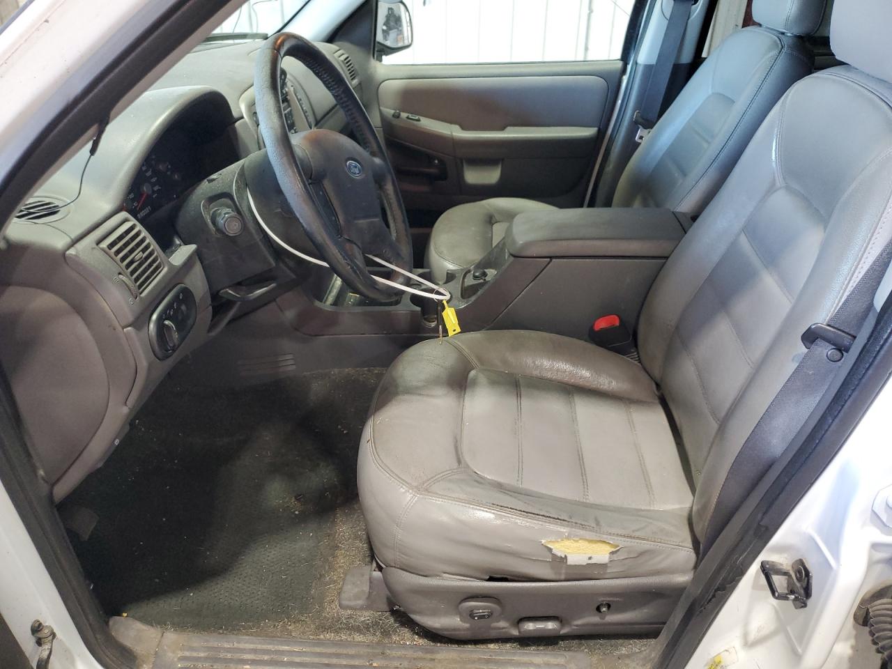 Ford Explorer Xlt Image 9