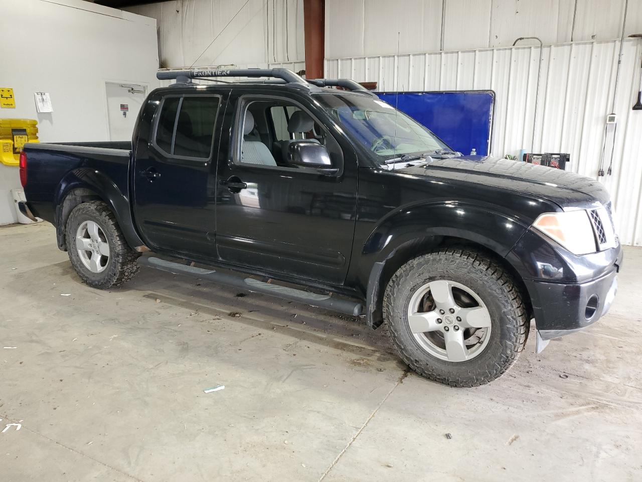Nissan Frontier Crew Cab Le Image 6