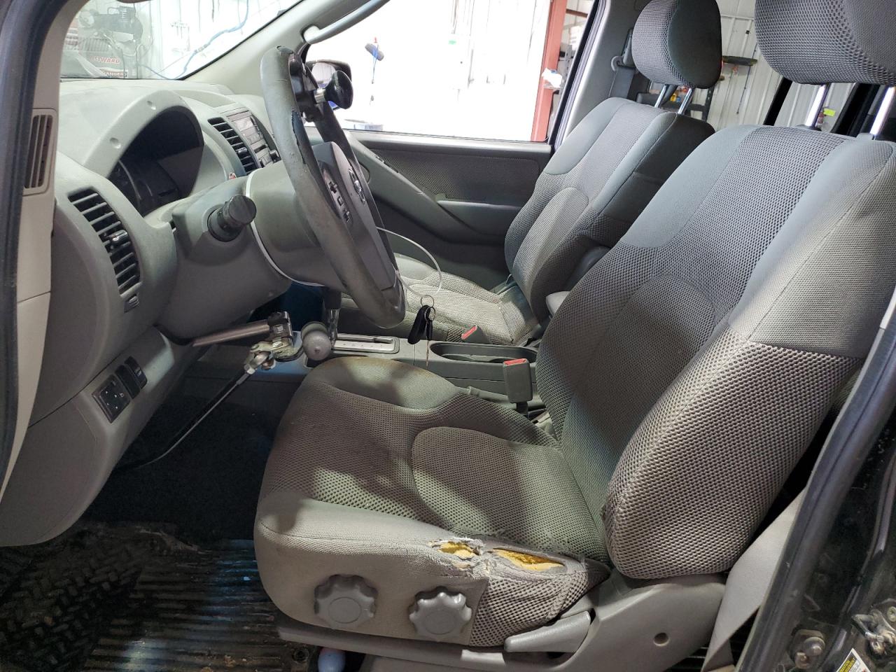 Nissan Frontier Crew Cab Le Image 7