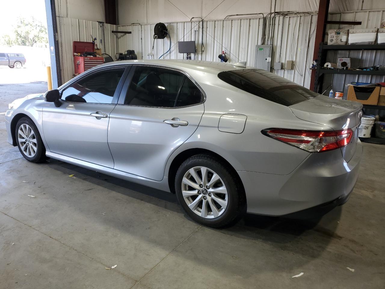 Toyota Camry L Image 2