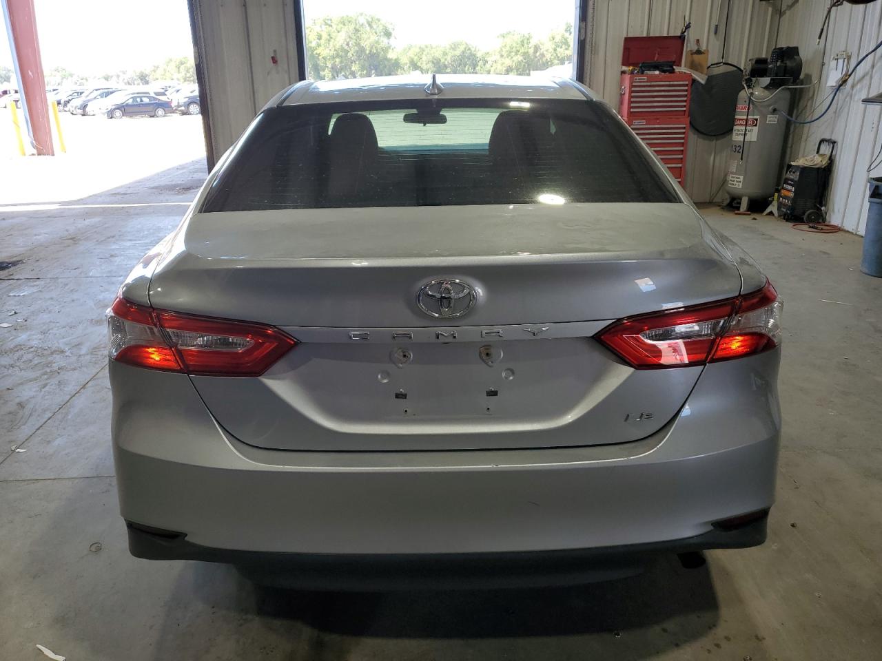 Toyota Camry L Image 7