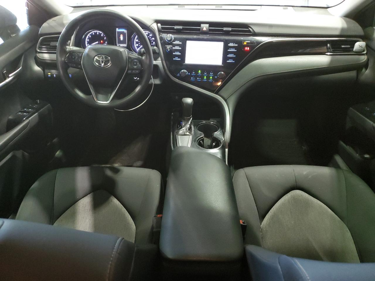 Toyota Camry L Image 3