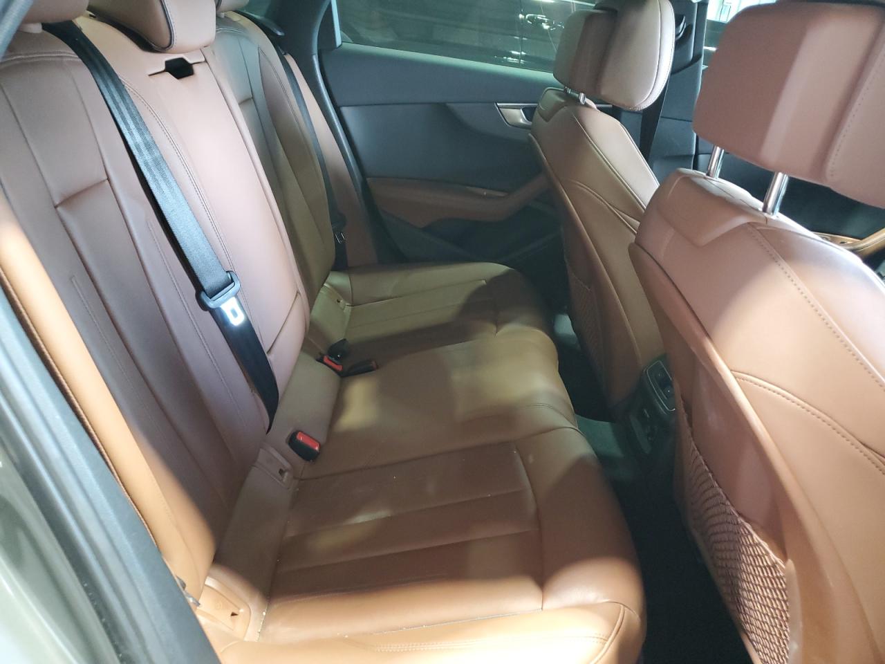 Audi A4 Premium Plus 45 Image 10