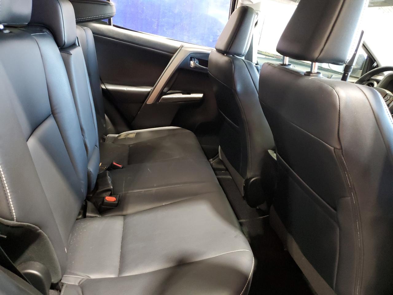 Toyota RAV4 Limited Image 9