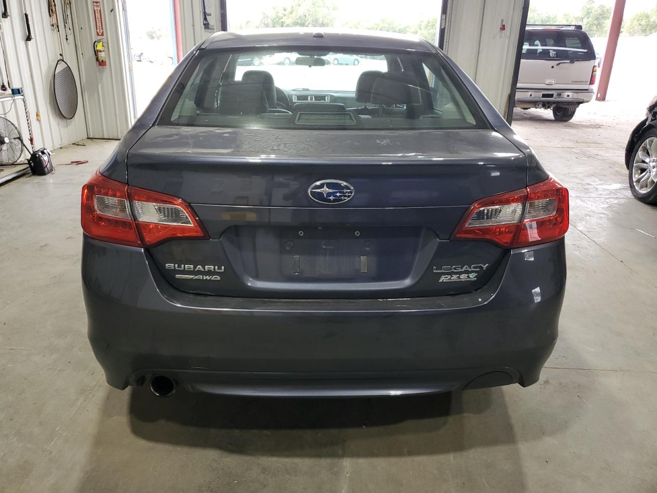 Subaru Legacy 2.5i Limited Image 2