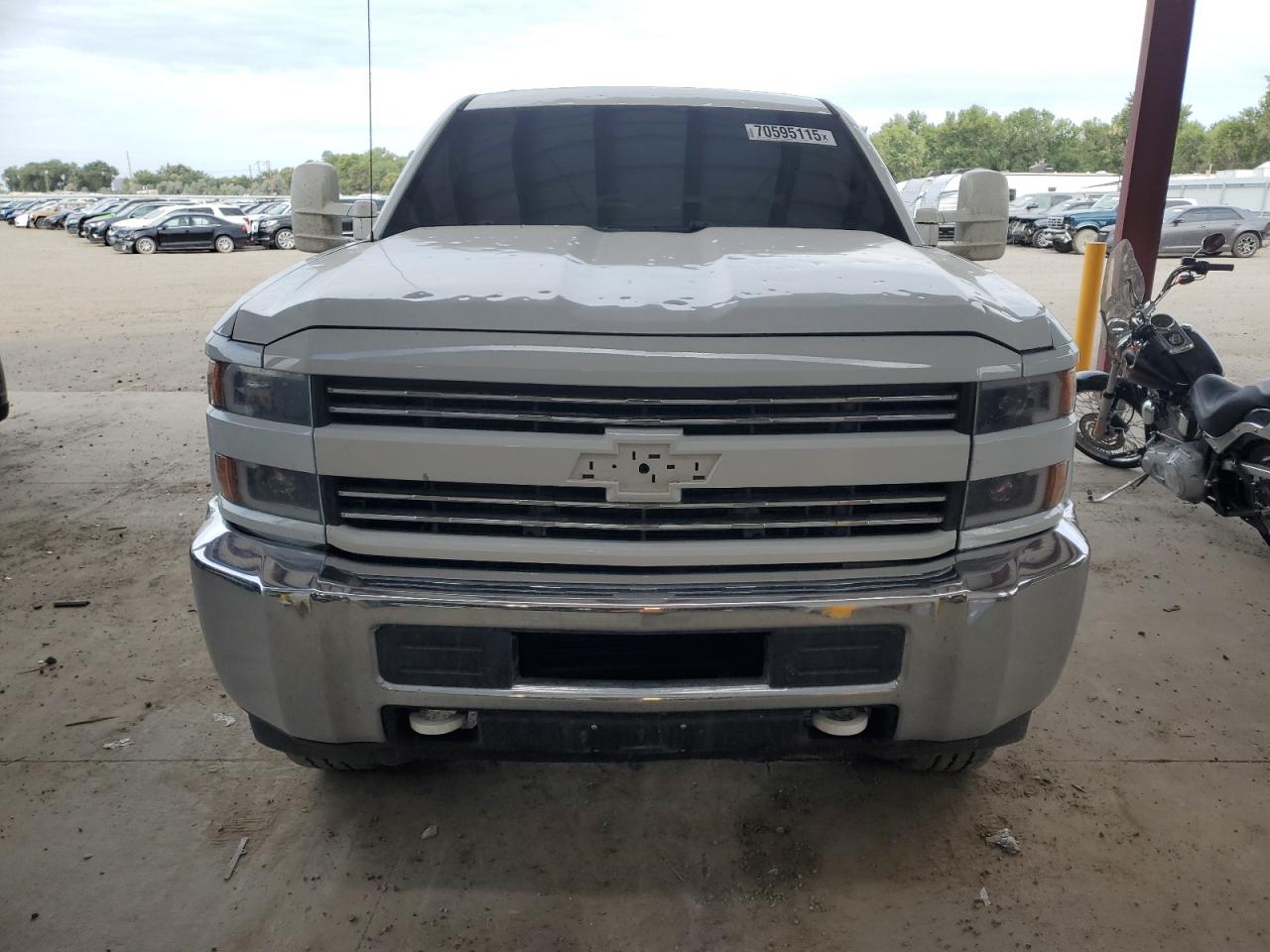 Chevrolet Silverado K3500 Image 9