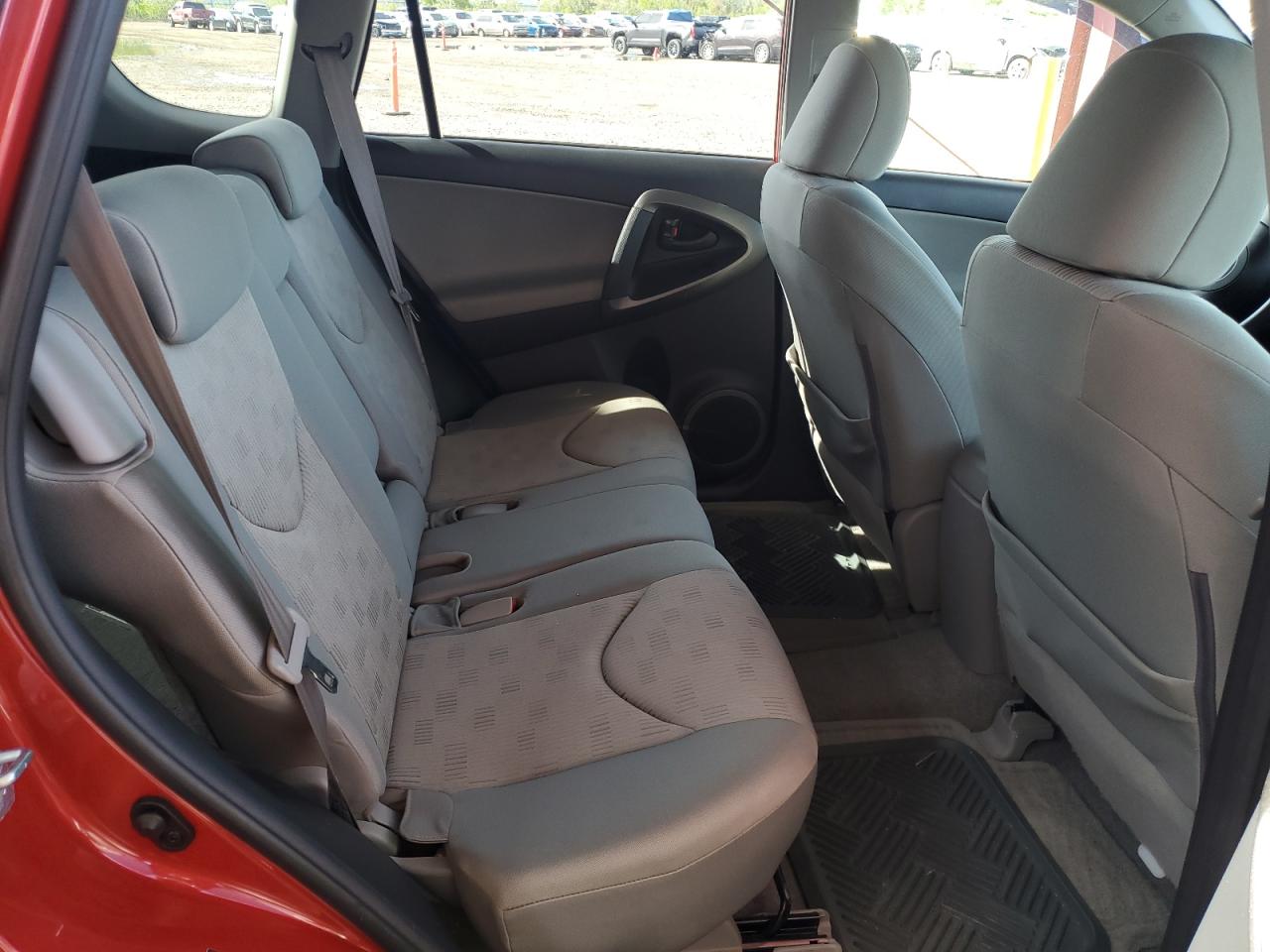 Toyota RAV4 Image 13