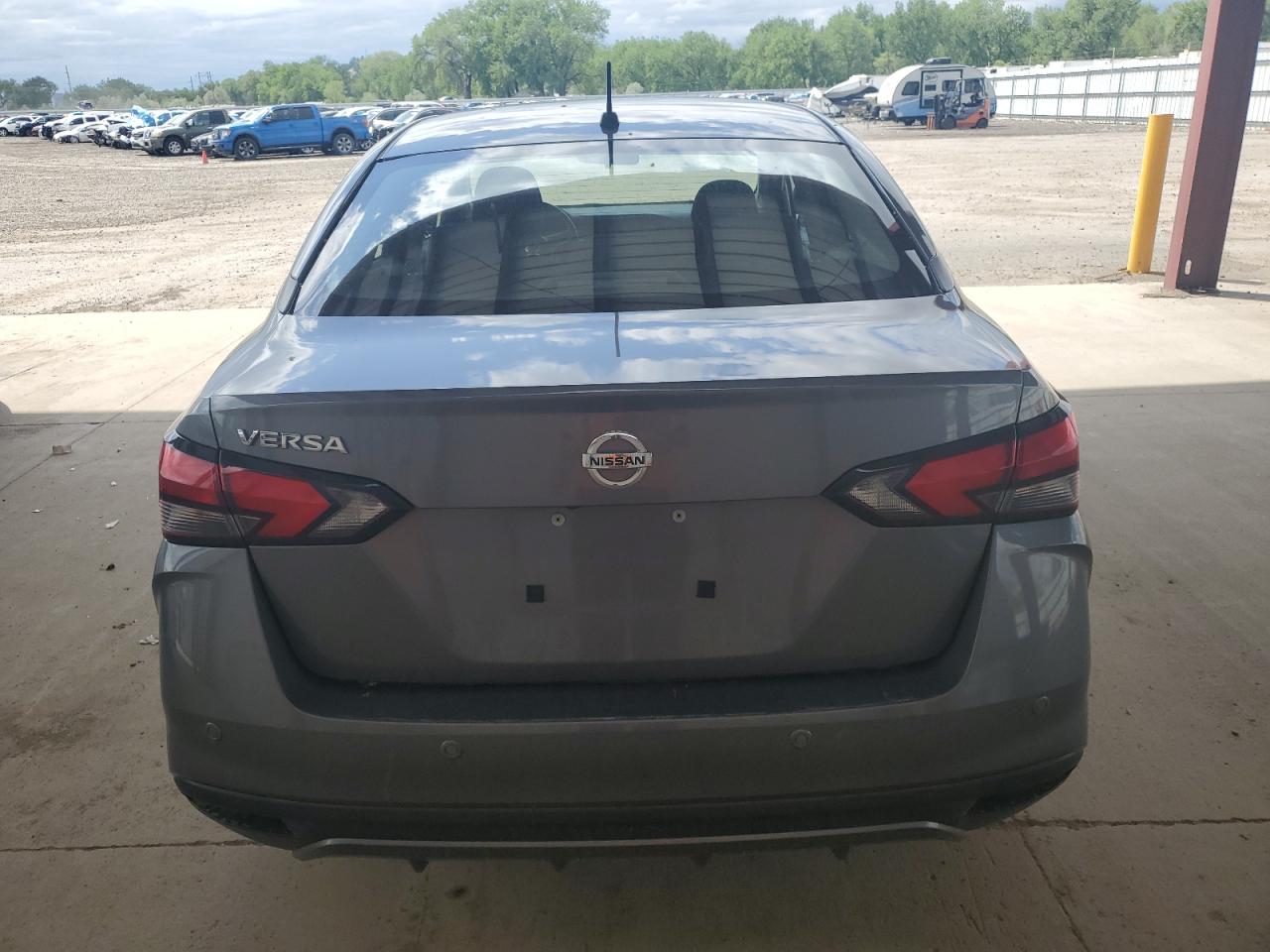 Nissan Versa S Image 11