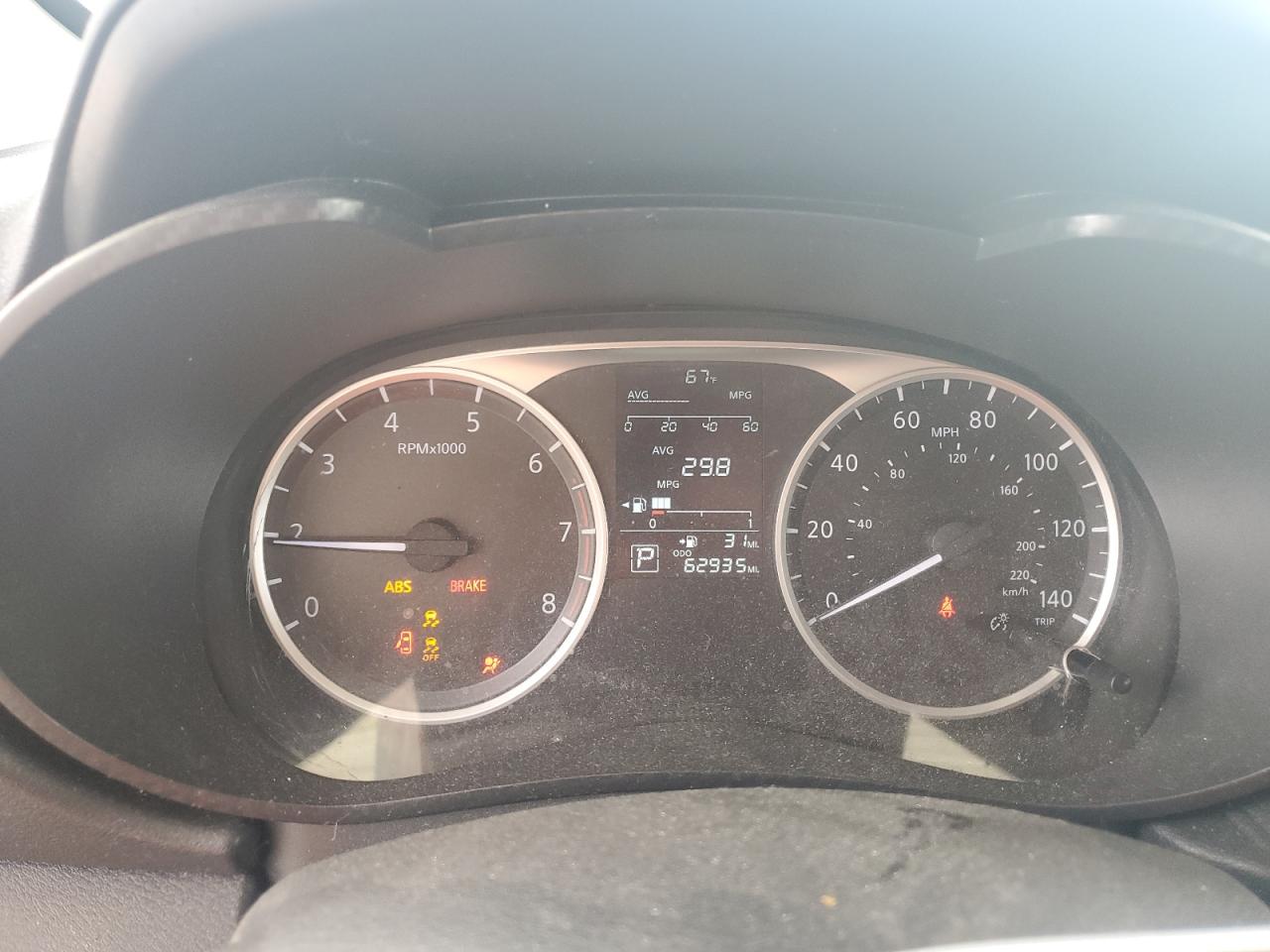 Nissan Versa S Image 5