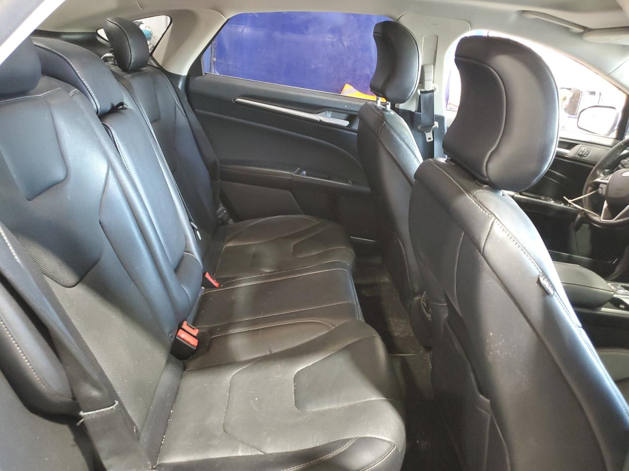 Ford Fusion Titanium Image 12