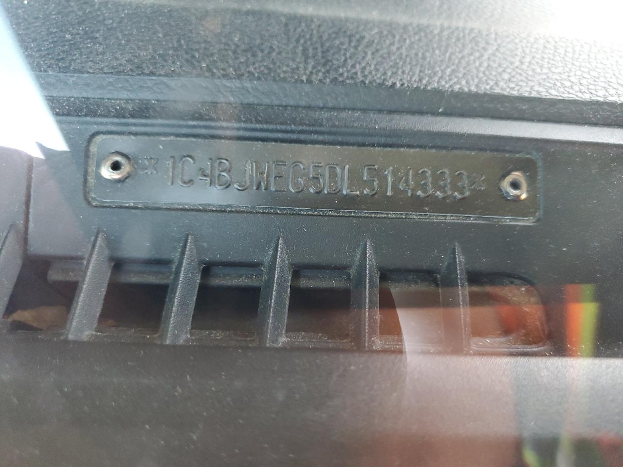 Jeep Wrangler Sahara Image 2