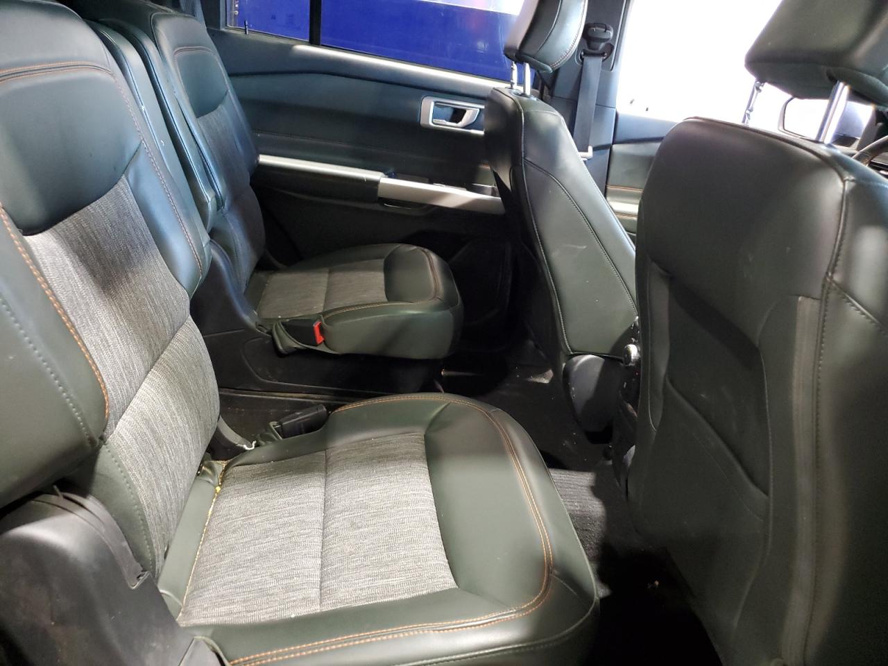 Ford Explorer Timberline Image 9