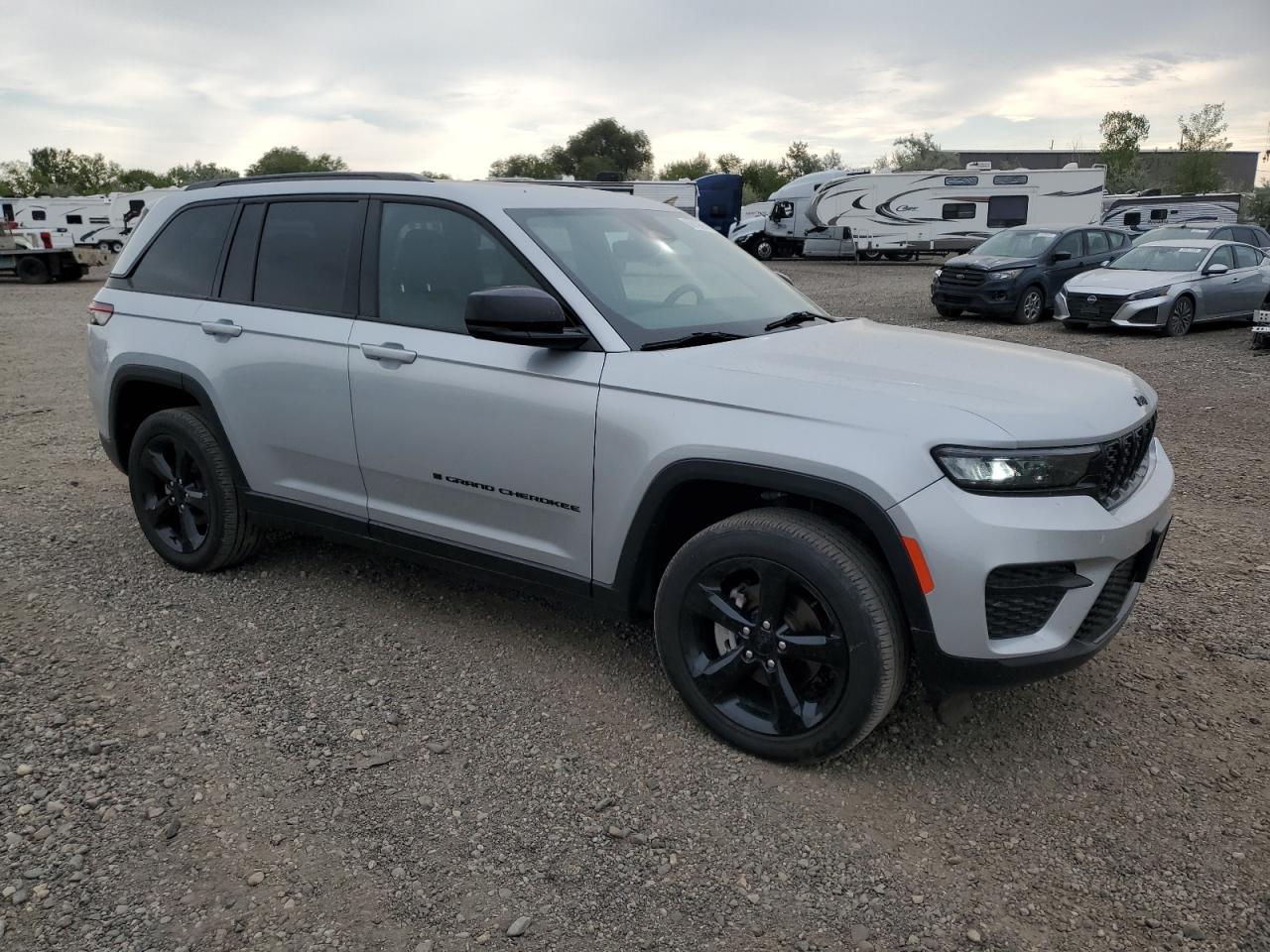 Jeep Grand Cherokee Laredo Image 3