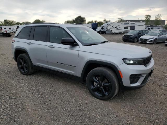 Jeep Grand Cherokee Laredo Image 3