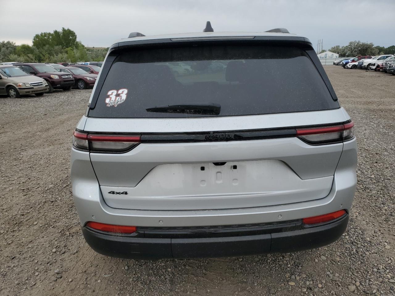 Jeep Grand Cherokee Laredo Image 2