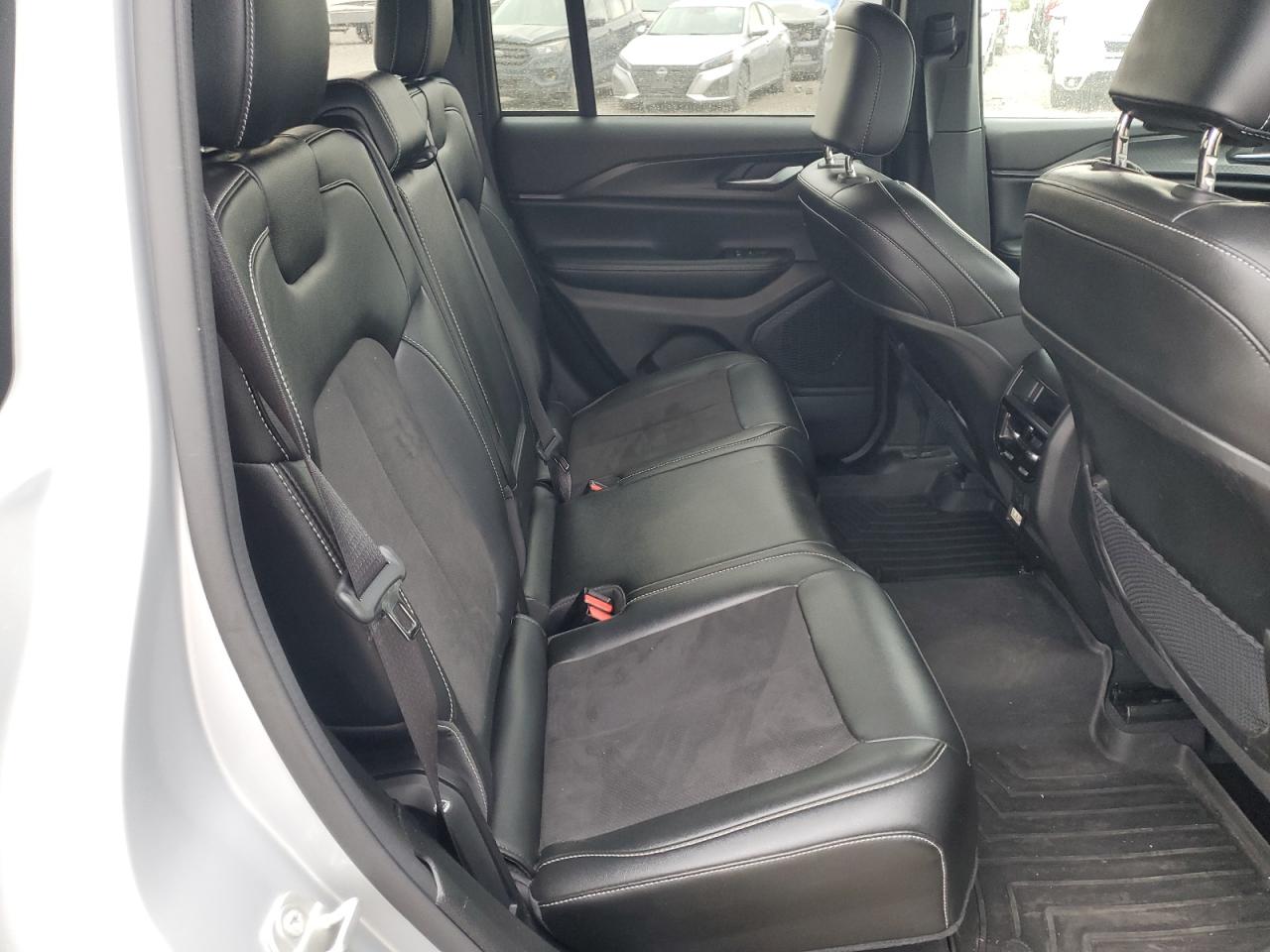 Jeep Grand Cherokee Laredo Image 13