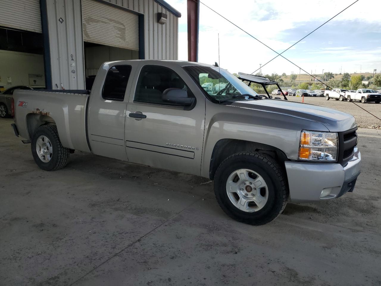 Chevrolet Silverado K1500 Image 3