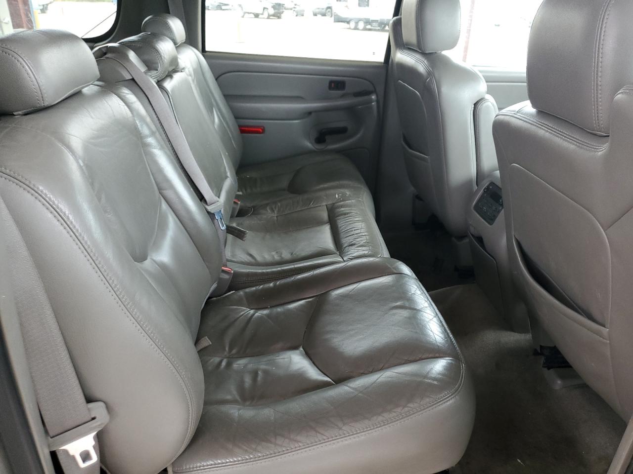 Chevrolet Suburban K1500 Image 11